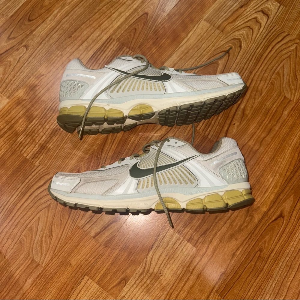 💥OPEN 2 OFFERS💥 Nike Zoom Vomero 5 USED/NO SOLES